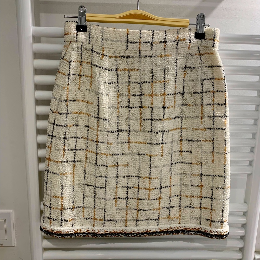 Chanel Sz 36/Small Robot white/off-white tweed skirt 2017 Data Center collection - Picture 1 of 7